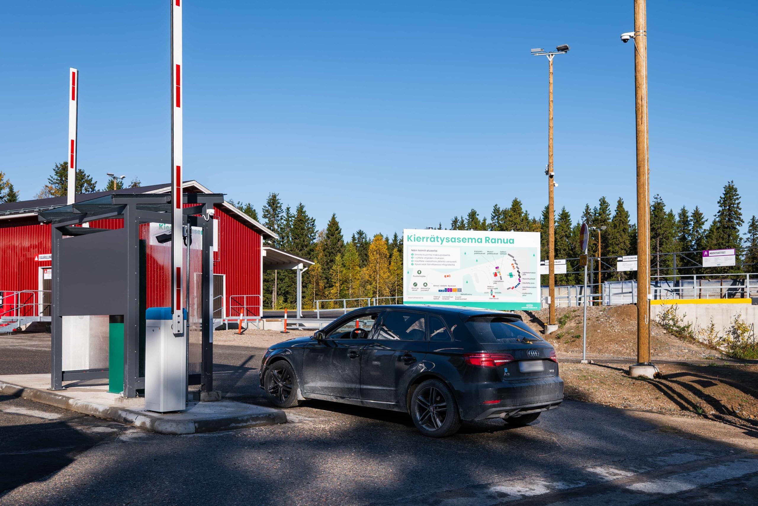 Napapiirin Residuumin Ranuan uudistetun itsepalvelu kierrätysaseman sisääntulo.