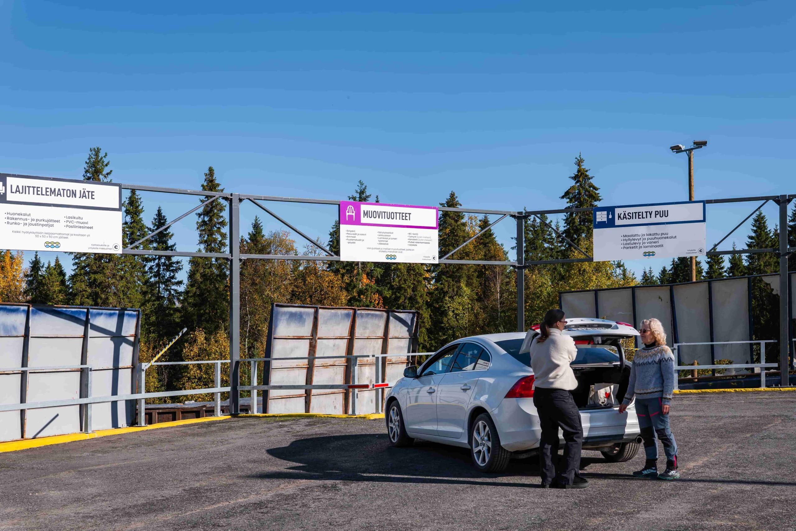 Napapiirin Residuumin Ranuan uudistetulla itsepalvelu kierrätysasemalla parannettiin kyltityksiä.